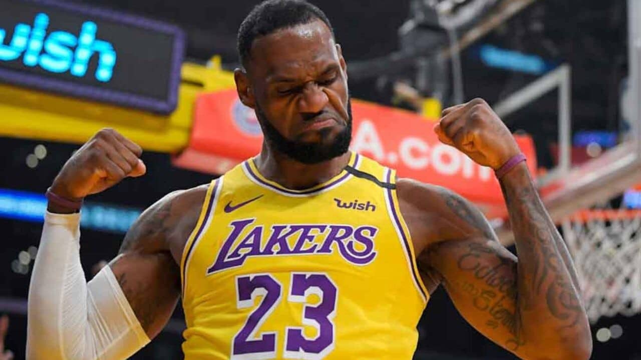 LeBron James 2024-25 sezonuna kadar Lakers'ta!