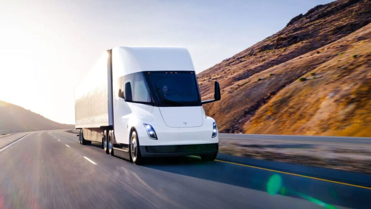 Elon Musk'tan beklenen Tesla Semi Truck açıklaması!