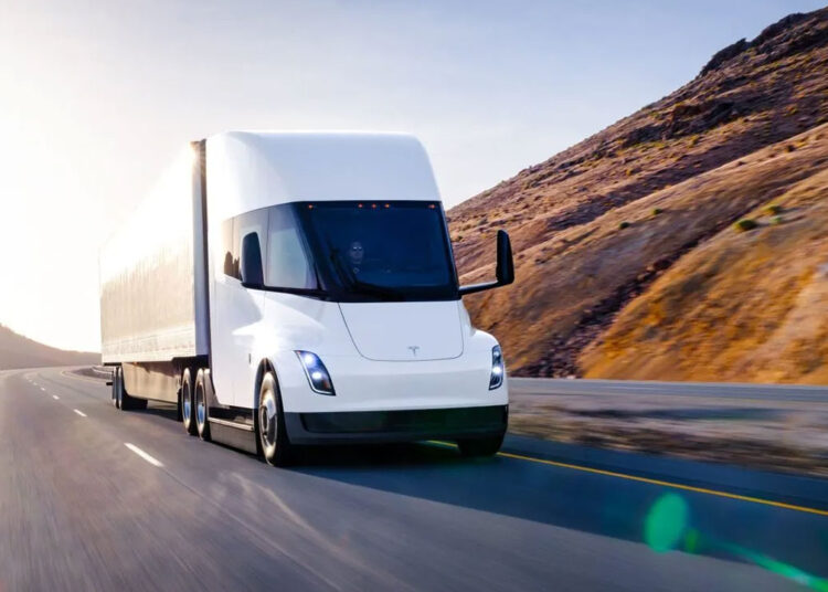 Elon Musk'tan beklenen Tesla Semi Truck açıklaması!