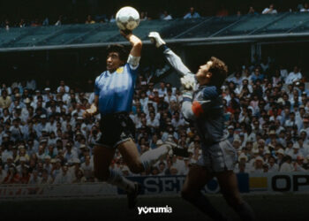 Maradona'nın 'Tanrı'nın Eli' topu 2.4 milyon dolara satıldı