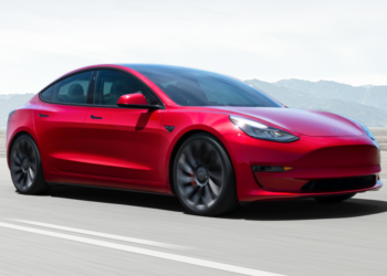 Tesla Model 3 İki Dakika İçinde Hacklendi!