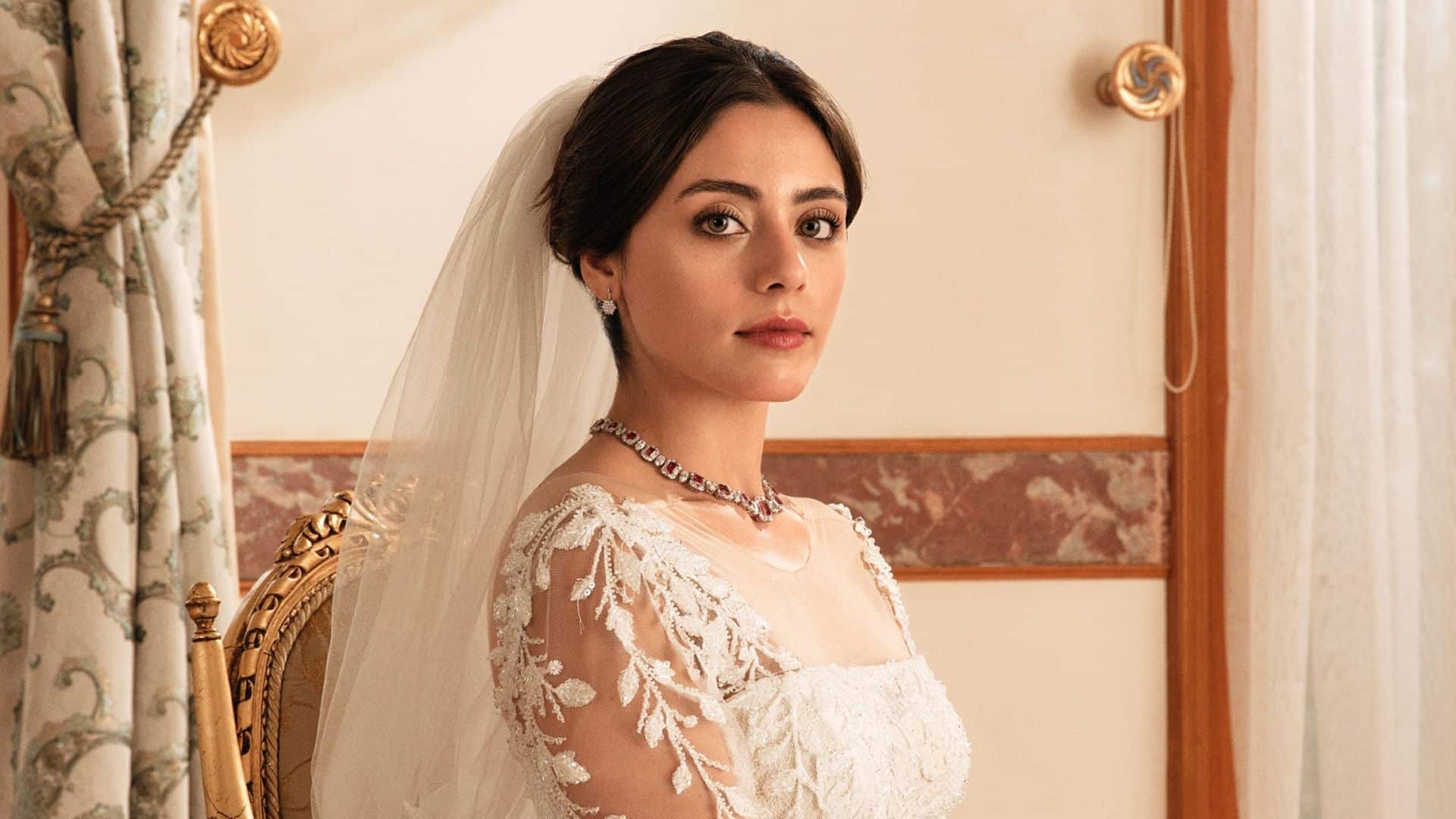 Sıla Türkoğlu oynadığı dizisinden görünen bir kare